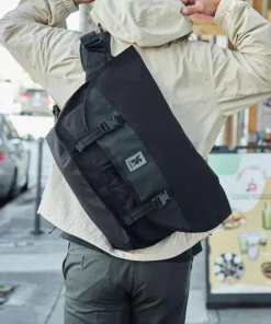 Chrome Business- & Laptop Bags|Crossbody Bags-Citizen 24L Messenger bag 15″ recycled nylon, tarpaulin