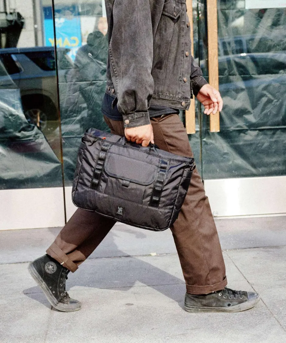 Chrome Business- & Laptop Bags|Crossbody Bags-Midtown 20L Messenger bag 16″ recycled nylon