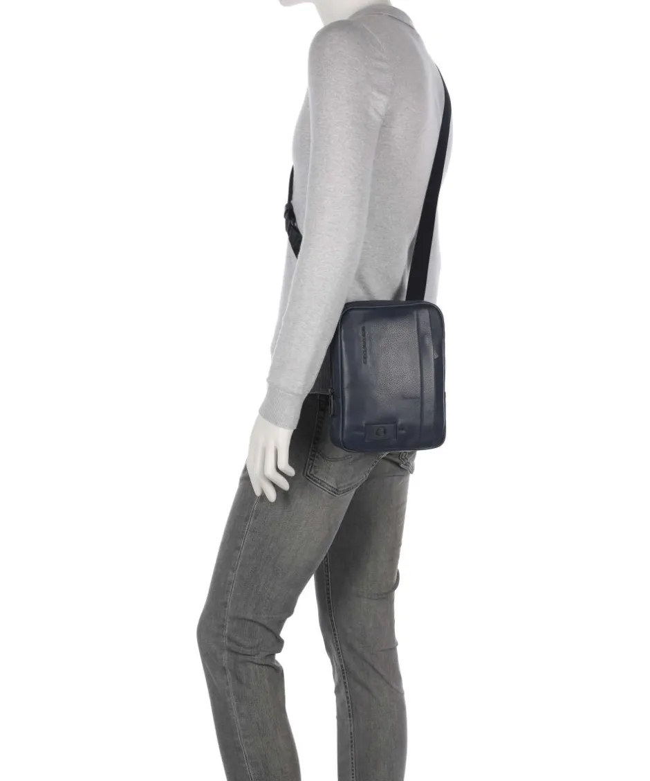 Piquadro Crossbody Bags-W137 Crossbody bag grained cow leather